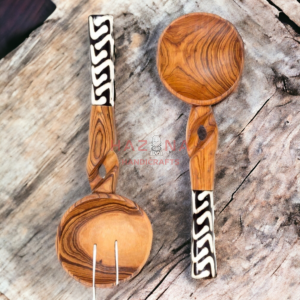 Half-twist salad servers