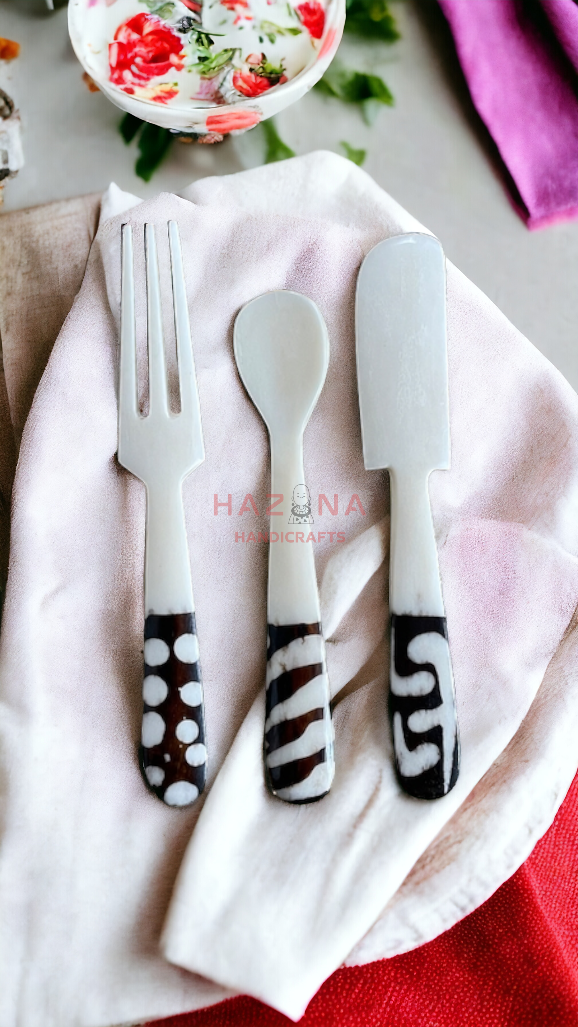 Set of 3 bone cutlery